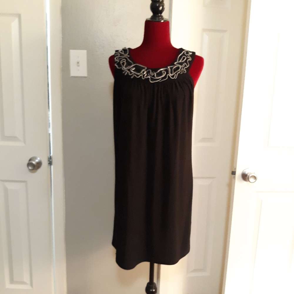 ZIPPER NECKLINE SHIFT DRESS - Picture 4 of 7
